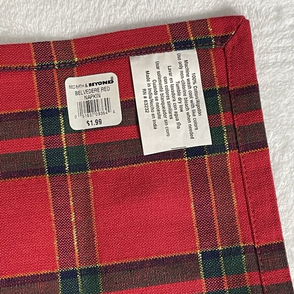 Bed Bath & Beyond Christmas Red & Green 6 Cloth Placemats & 8 Matching Napkins - Picture 4 of 10